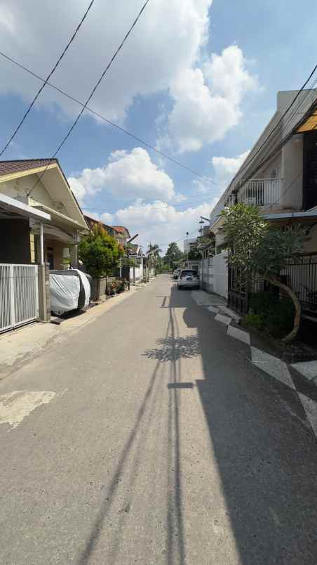 dijual rumah antapani