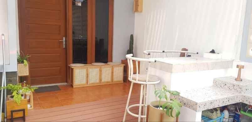 dijual rumah antapani