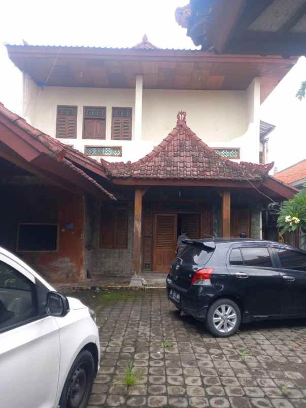 dijual rumah area jalan teuku umar barat