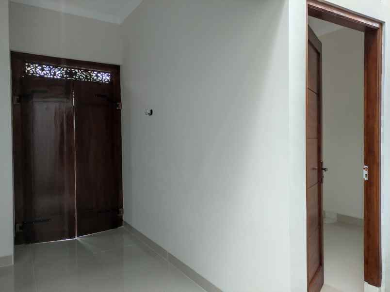 dijual rumah argorejo