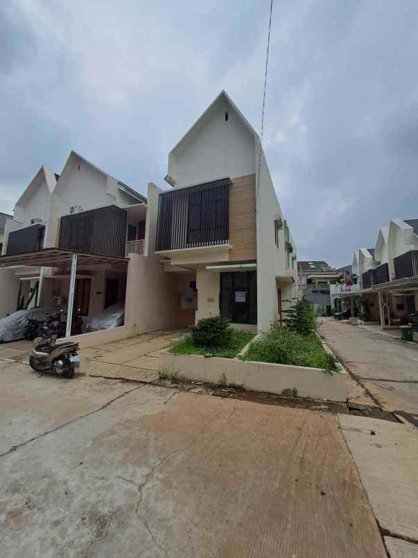 dijual rumah bagus nyaman dan strategis