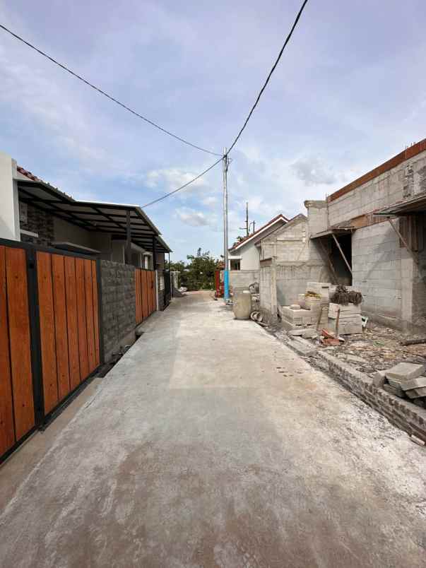 dijual rumah bambu apus cipayung