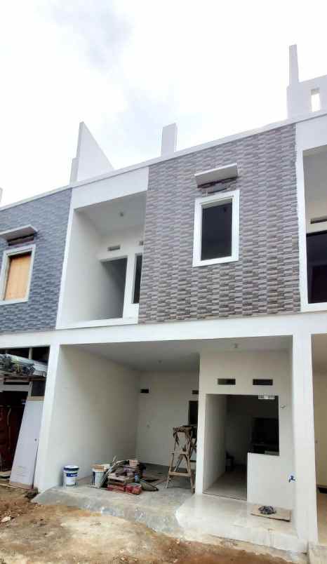 dijual rumah bambu apus jakarta timur