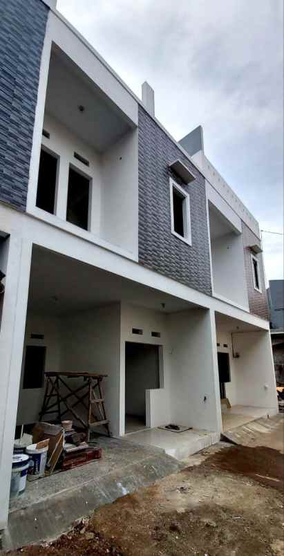 dijual rumah bambu apus jakarta timur