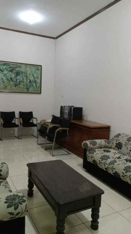 dijual rumah bangunan lama terawat di menteng