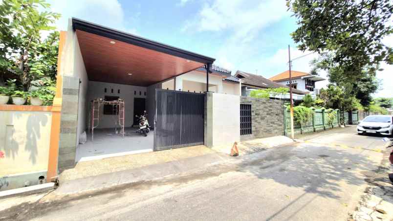 dijual rumah banyuanyar banjarsari