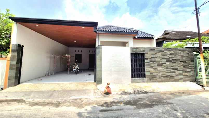 dijual rumah banyuanyar banjarsari