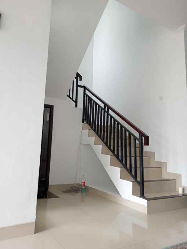 dijual rumah baru 2 lantai harga terbaik di jatiasih