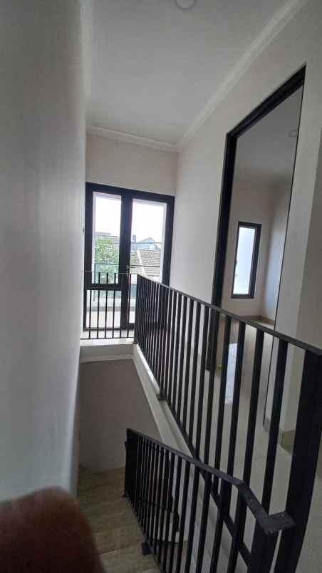 dijual rumah baru di mulyosari surabaya timur