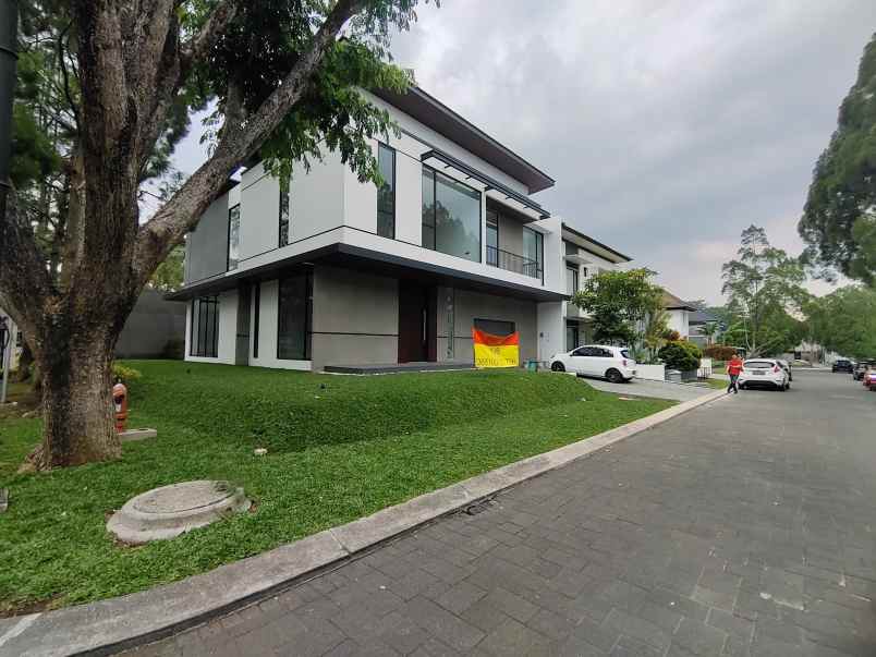 dijual rumah baru lux di kota baru parahyangan