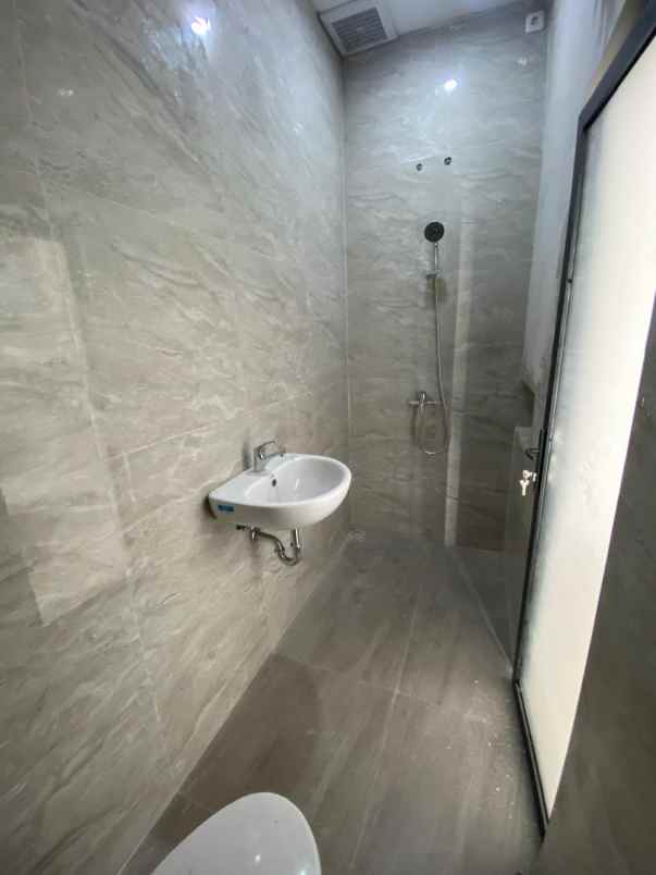 dijual rumah baru rungkut mapan merr upn rev a428
