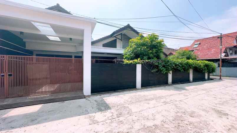 dijual rumah batu indah