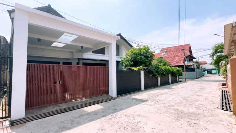 dijual rumah batu indah