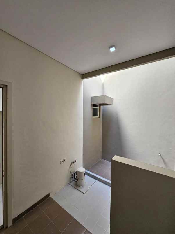 dijual rumah candi golf