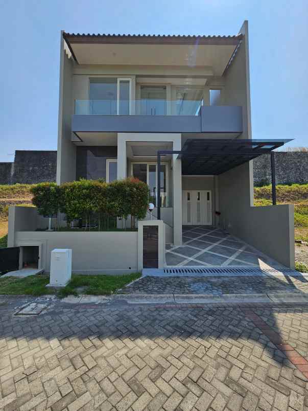 dijual rumah candi golf