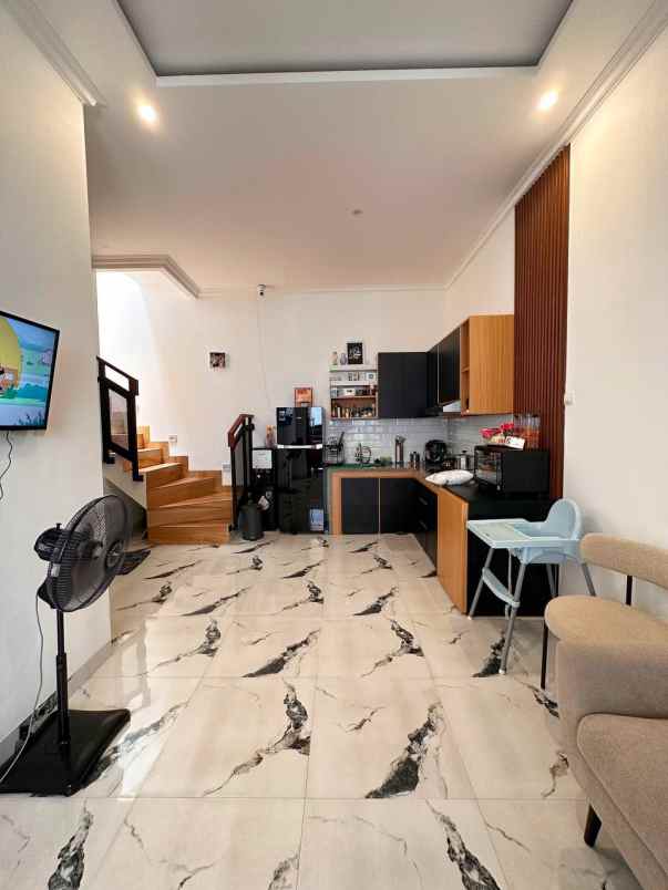 dijual rumah cilangkap