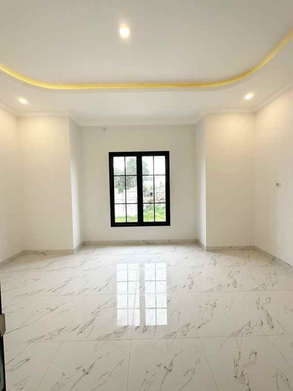 dijual rumah ciracas