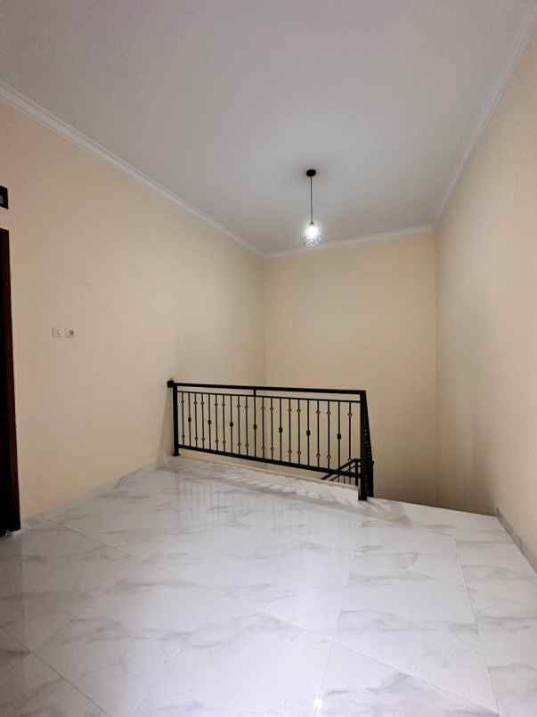 dijual rumah ciracas jaktim