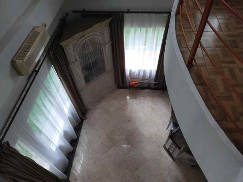 dijual rumah cireundeu