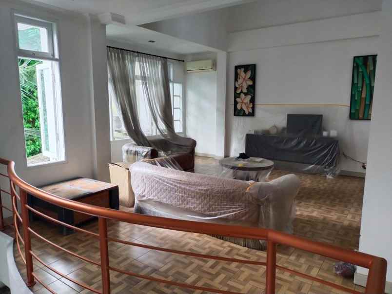 dijual rumah cireundeu