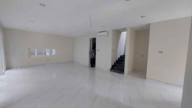 dijual rumah citraland surabaya barat