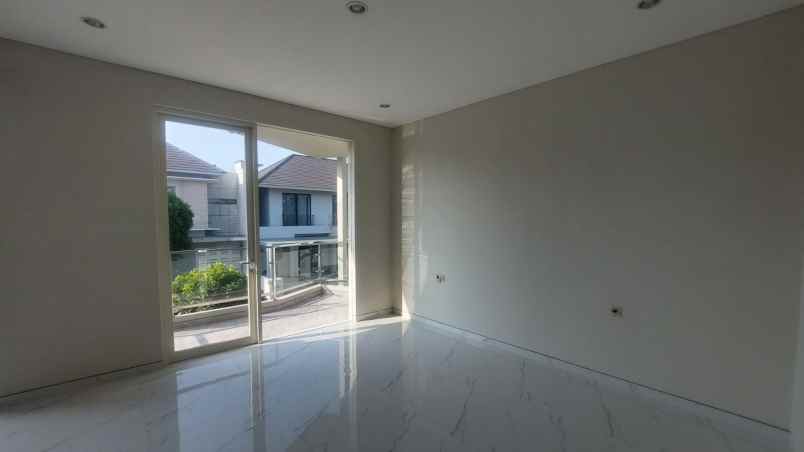 dijual rumah citraland surabaya barat