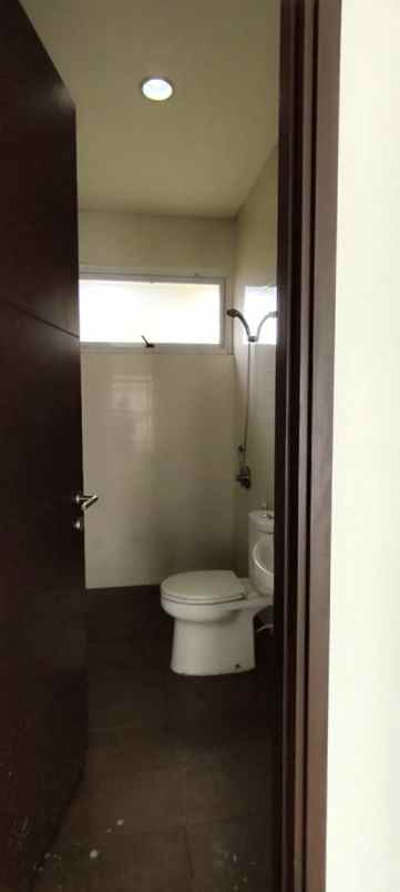 dijual rumah cluster dbanyan jgc