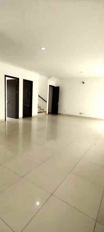 dijual rumah cluster dbanyan jgc