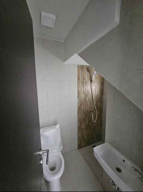 dijual rumah cluster magenta summarecon