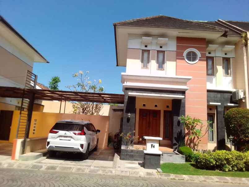 dijual rumah cluster mewah strategis