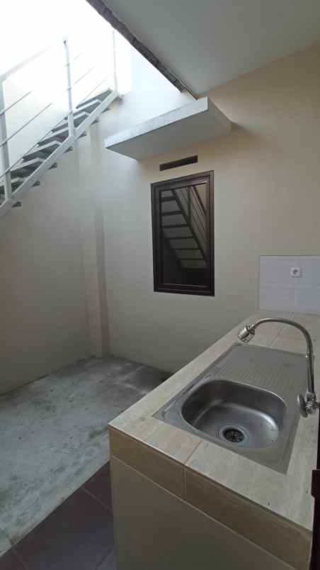 dijual rumah cluster puri kencana