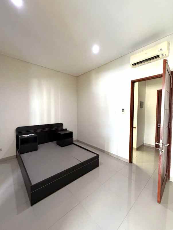 dijual rumah cluster the green