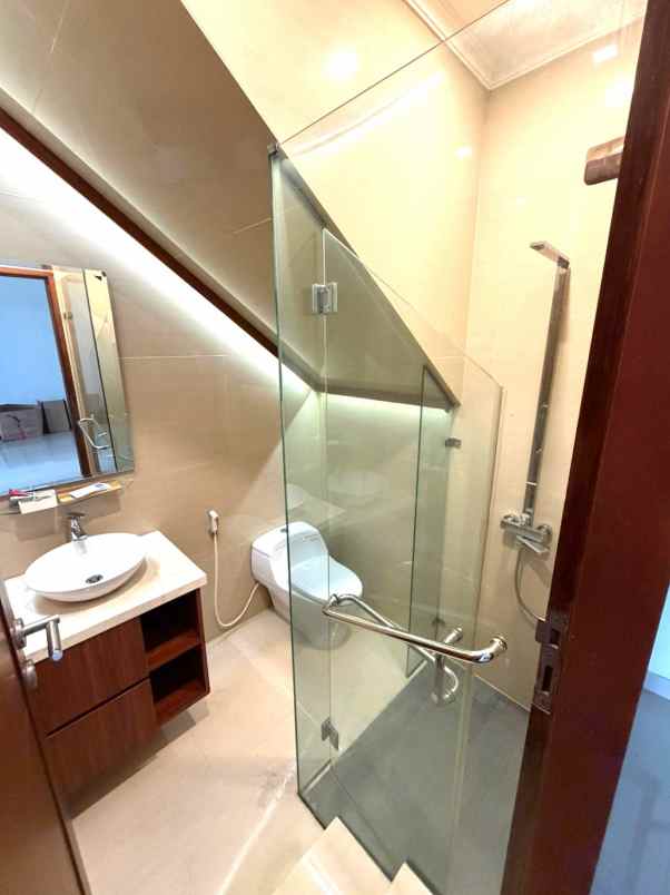 dijual rumah cluster the green