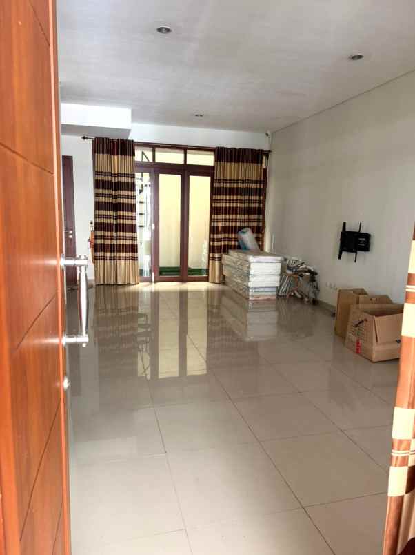 dijual rumah cluster the green