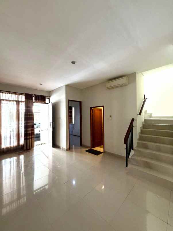 dijual rumah cluster the green