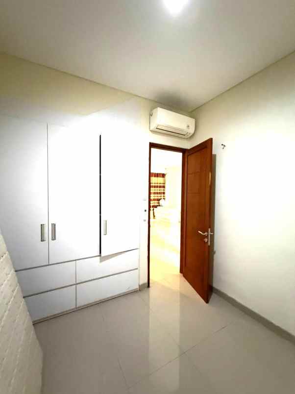 dijual rumah cluster the green