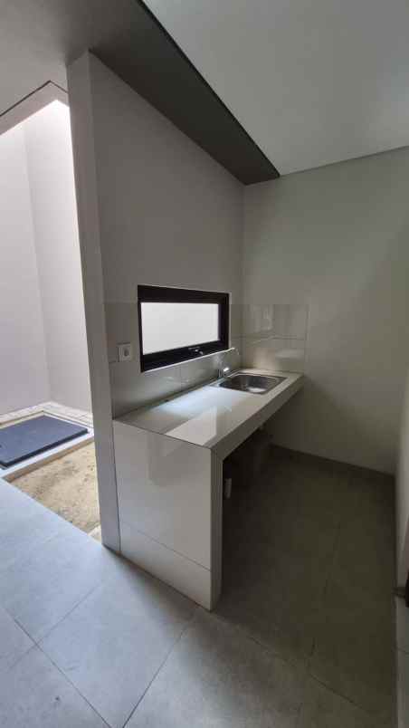 dijual rumah cluster viola summarecon