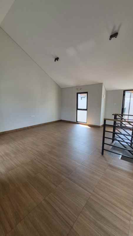 dijual rumah cluster viola summarecon