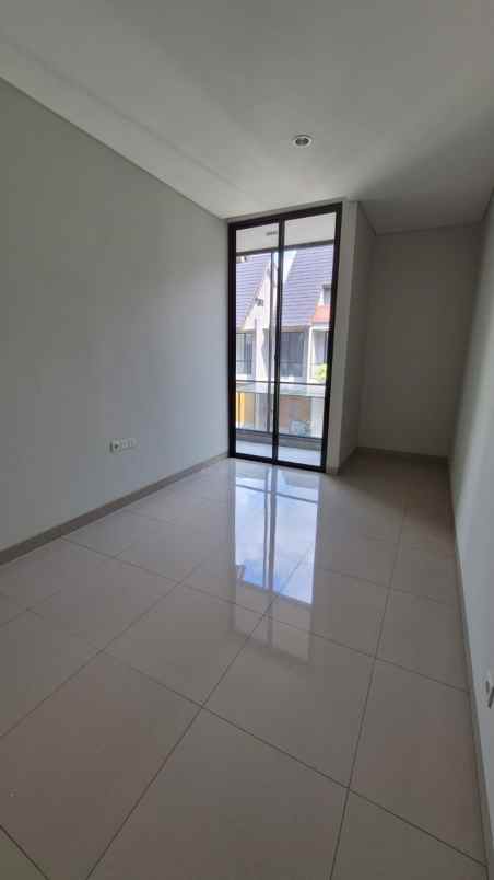 dijual rumah cluster viola summarecon