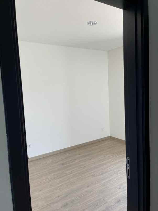 dijual rumah cluster wisteria jakarta