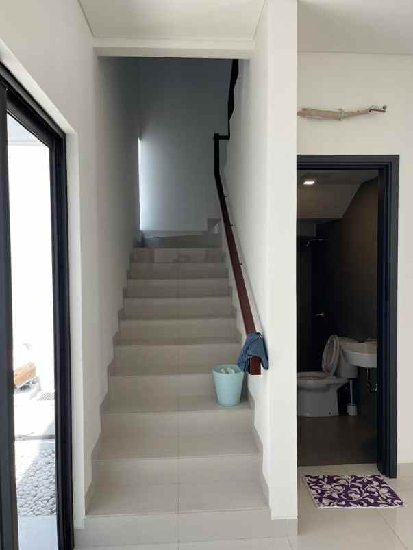 dijual rumah cluster wisteria jakarta