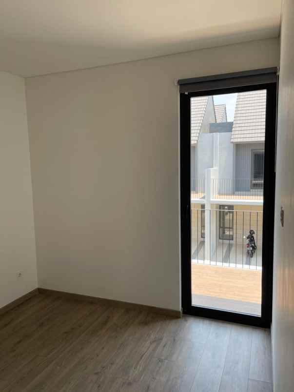 dijual rumah cluster wisteria jakarta