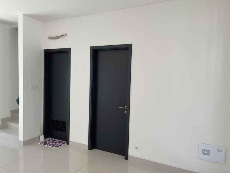 dijual rumah cluster wisteria jakarta
