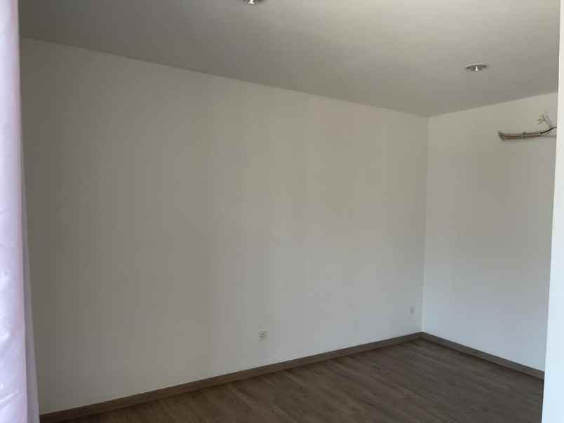 dijual rumah cluster wisteria jakarta