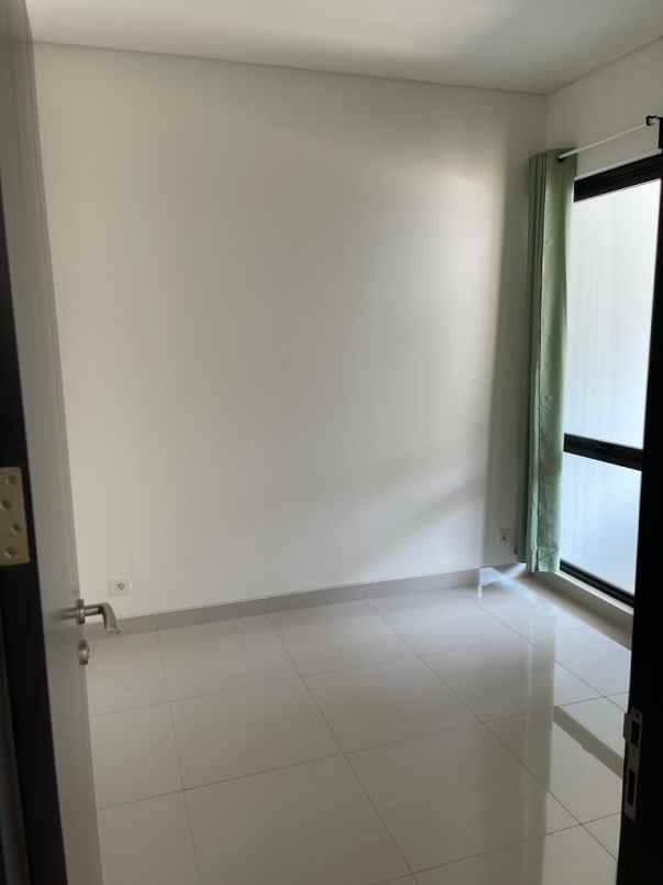 dijual rumah cluster wisteria jakarta