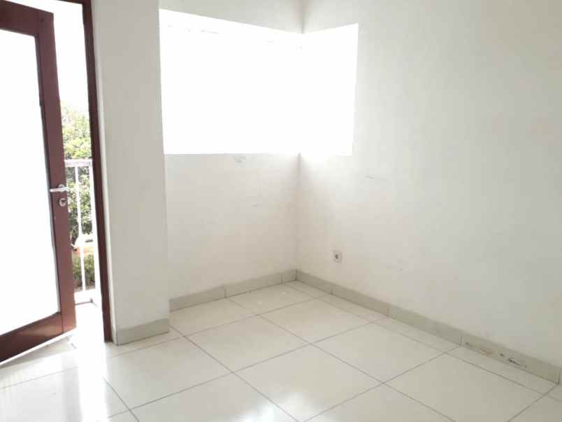 dijual rumah cluster zebrina jgc