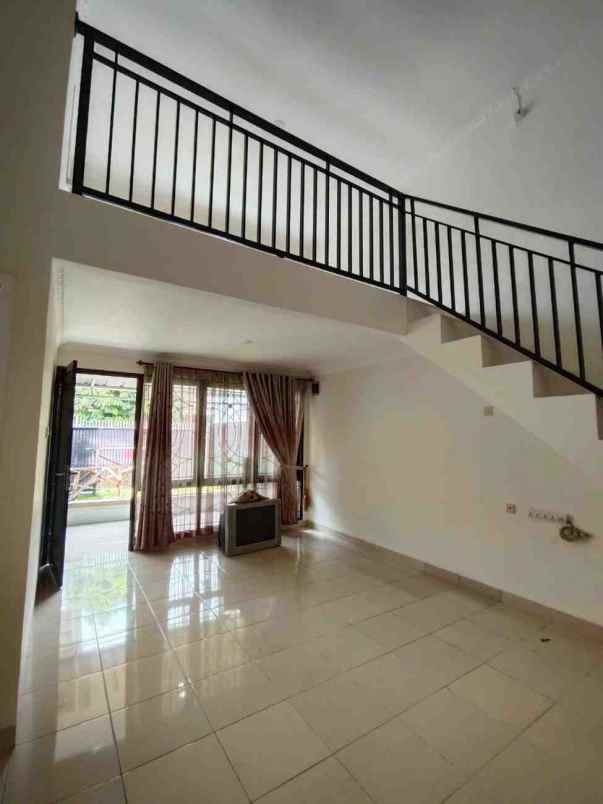 dijual rumah cumpaeun tapos depok