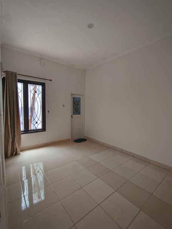 dijual rumah cumpaeun tapos depok