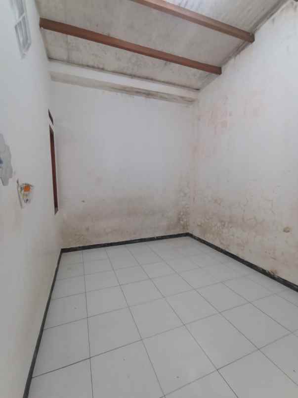 dijual rumah dalam komplek cipageran cimahi utara