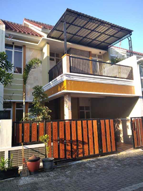 dijual rumah de campus inside